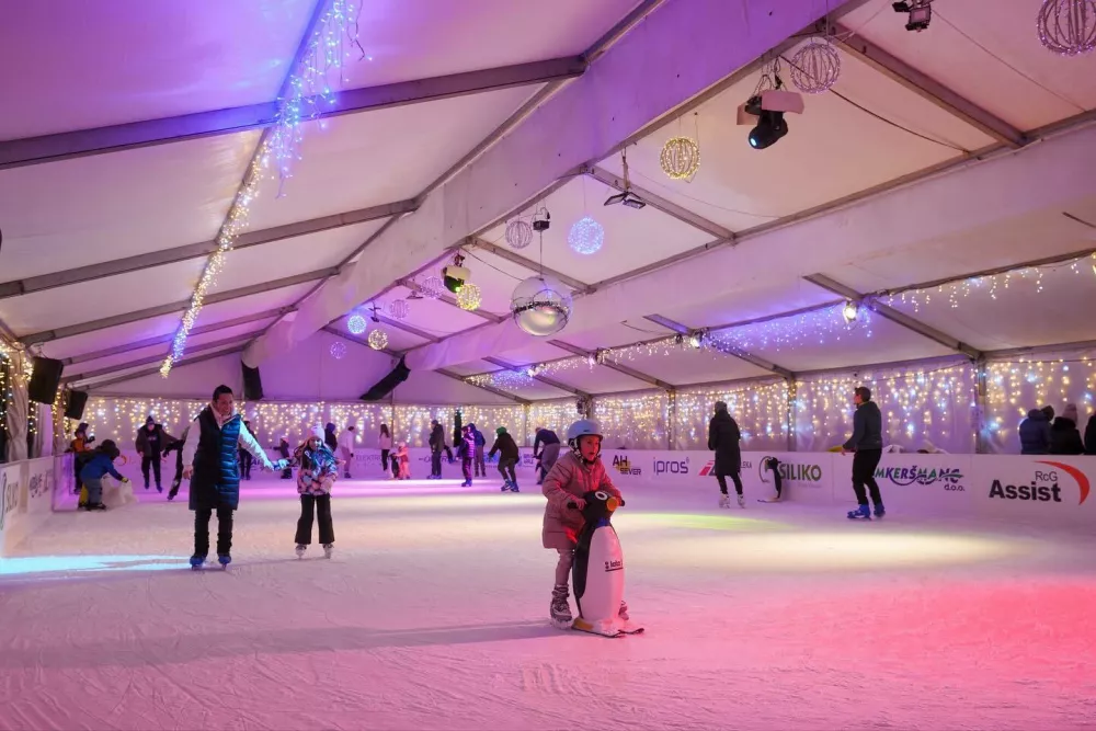 Na Vrhniki so že odprli drsališče. Foto: Občina Vrhnika