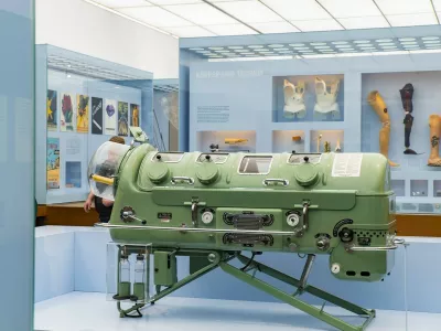 Deutsches Hygienemuseum Dauerausstellung Das 1912 gegründete Deutsche Hygiene-Museum ist ein Museum in Dresden. Es versteht sich als ein öffentliches Forum für Wissenschaft, Kultur und Gesellschaft. Eiserne Lunge um 1959. Dresden Sachsen Deutschland *** German Hygiene Museum Permanent exhibition Founded in 1912, the German Hygiene Museum is a museum in Dresden It sees itself as a public forum for science, culture and society Iron lung around 1959 Dresden Saxony Germany,Image: 842720984, License: Rights-managed, Restrictions: imago is entitled to issue a simple usage license at the time of provision. Personality and trademark rights as well as copyright laws regarding art-works shown must be observed. Commercial use at your own risk., Model Release: no