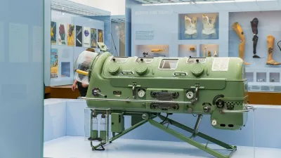 Deutsches Hygienemuseum Dauerausstellung Das 1912 gegründete Deutsche Hygiene-Museum ist ein Museum in Dresden. Es versteht sich als ein öffentliches Forum für Wissenschaft, Kultur und Gesellschaft. Eiserne Lunge um 1959. Dresden Sachsen Deutschland *** German Hygiene Museum Permanent exhibition Founded in 1912, the German Hygiene Museum is a museum in Dresden It sees itself as a public forum for science, culture and society Iron lung around 1959 Dresden Saxony Germany,Image: 842720984, License: Rights-managed, Restrictions: imago is entitled to issue a simple usage license at the time of provision. Personality and trademark rights as well as copyright laws regarding art-works shown must be observed. Commercial use at your own risk., Model Release: no