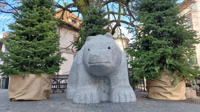 Otroci so lik medveda vzeli za svojega in ga poimenovali Loki. F Občina Škofja Loka