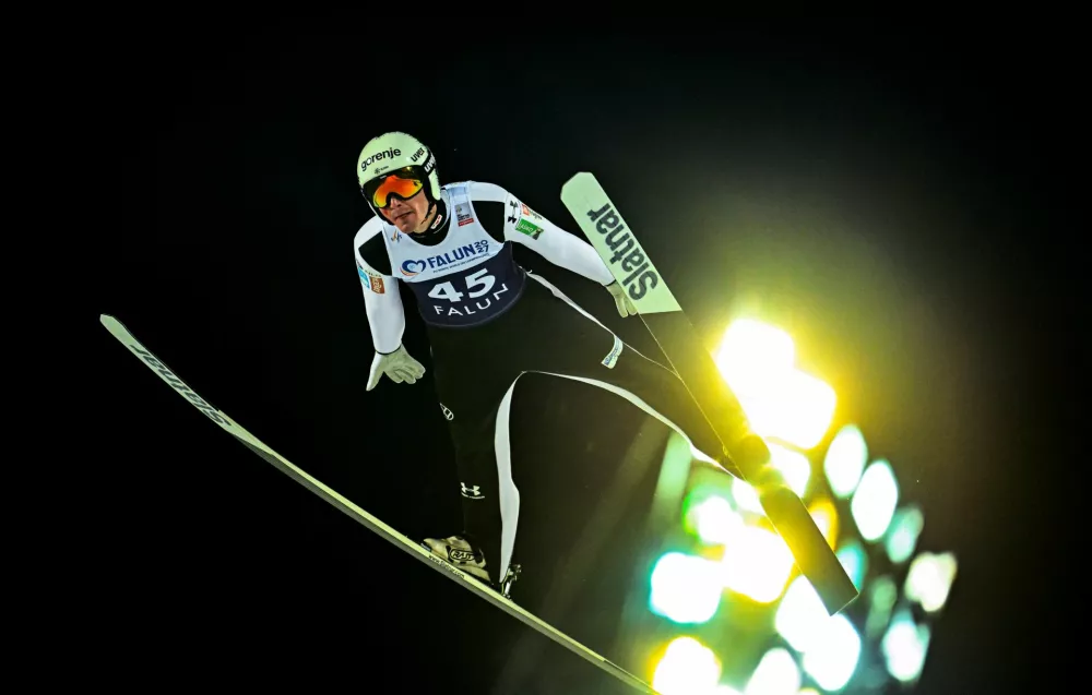 Ski Jumping - FIS Ski Jumping World Cup - Falun, Sweden - November 26, 2025 Slovenia's Domen Prevc in action during the Men's Individual HS132 Fredrik Sandberg/TT News Agency via REUTERS   ATTENTION EDITORS - THIS IMAGE WAS PROVIDED BY A THIRD PARTY. SWEDEN OUT. NO COMMERCIAL OR EDITORIAL SALES IN SWEDEN.