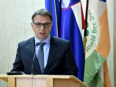 Prodekan Kirbiš beži na upravo za varno hrano?