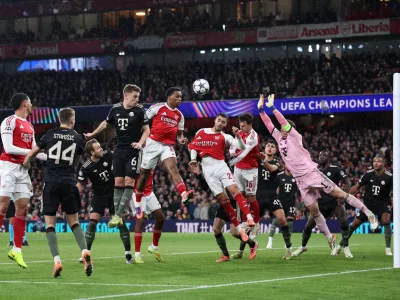 Soccer Football - UEFA Champions League - Arsenal v Bayern Munich - Emirates Stadium, London, Britain - November 26, 2025 Arsenal's Jurrien Timber scores their first goal REUTERS/David Klein   TPX IMAGES OF THE DAY
