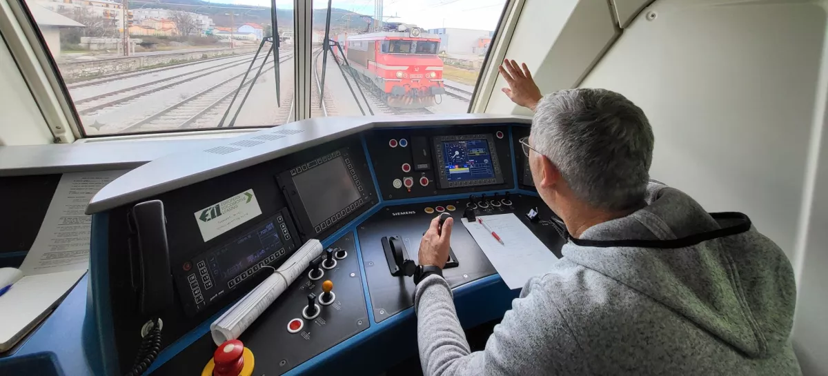 strojevodja in&scaron;truktor Tomaž &Scaron;en, Slovenske železnice / Foto: Katja Gle&scaron;čič 
