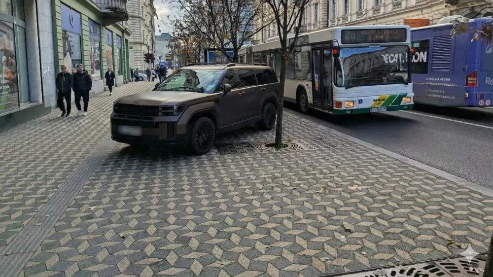 Prizor s Slovenske ceste v teh dneh.