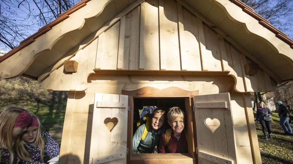  JEZIČNA DOGODIVŠČINA V TRUBARJEVIH KRAJIH.