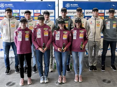 Anže LanišekRobert HrgotaDomen PrevcNika Prevc02.12.2025 Novinarska konferenca moške in ženske članske reprezentance Slovenije po vrnitvi s skandinavske turneje - smučarski skakalciFoto: Nik Erik Neubauer