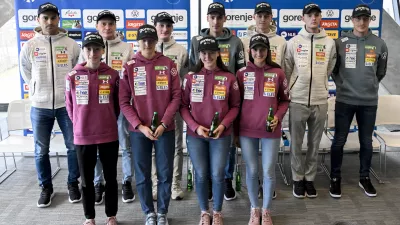 Anže LanišekRobert HrgotaDomen PrevcNika Prevc02.12.2025 Novinarska konferenca moške in ženske članske reprezentance Slovenije po vrnitvi s skandinavske turneje - smučarski skakalciFoto: Nik Erik Neubauer