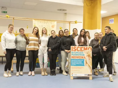 Dijaki iščejo najstarejšega medvedka na Koroškem