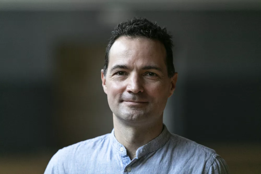 ﻿- 22.01,2021 - izr. prof. dr. Gregor Starc, docent na Fakulteti za šport UL, kjer predava predmete Telesni in gibalni razvoj otrok in mladine, vodja nacionalnega programa SLOfit. //FOTO: Matjaž RuštOPOMBA: INTERVJU ZA OBJEKTIV 2021