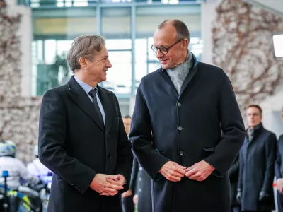 Nemcija, Berlin.Delovni obisk predsednika vlade Roberta Goloba v Nemciji.Prihod pred urad nemskega kanclerja.Predsednik vlade Robert Golob in nemski kancler Friedrich Merz.