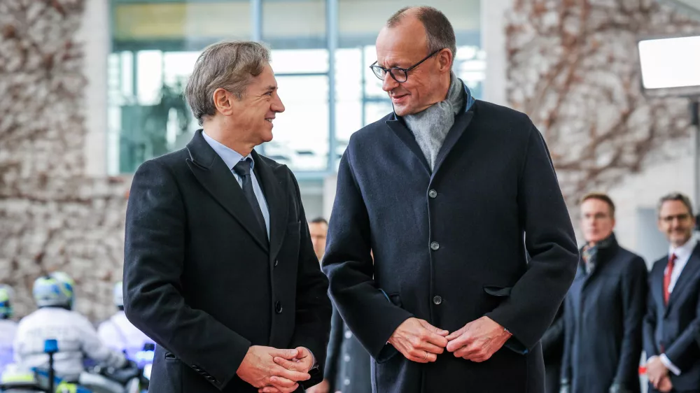 Nemcija, Berlin.Delovni obisk predsednika vlade Roberta Goloba v Nemciji.Prihod pred urad nemskega kanclerja.Predsednik vlade Robert Golob in nemski kancler Friedrich Merz.