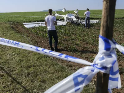 ﻿- 10.06.2014 Grosuplje - letalska nesreča - pri prisilnem pristanku med Cikavo in Grosupljem strmoglavilo ultralahko letalo, pri čemer se je zaradi razmočenega terena letalo prevrnilo    //FOTO: Jaka Gasar