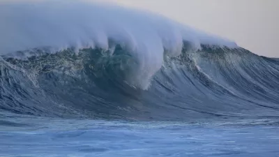 Močni valovi, ki so ponekod značilni za zimski čas. Slika je simbolična. / Foto: Istock