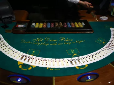 ﻿- igralnica - igralni salon - avtomati - igralništvo - 22.12.2014 - Igralniško-zabaviščni center Park, Casino & Hotel, Delpinova 5, Nova Gorica - 30. obletnica igralništva na Goriškem//FOTO: Bojan Velikonja