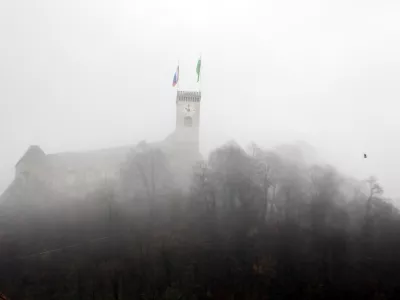 25.11.2025 - Ljubljanski grad, megla,smogFoto: Tomaž Skale