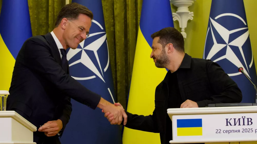 FILED - 22 August 2025, Ukraine, Kiev: NATO Secretary General Mark Rutte (L) and Ukrainian President Volodymyr Zelensky shake hands during a press conference after their meeting. Photo: -/NATO/dpa - ATTENTION: editorial use only and only if the credit mentioned above is referenced in full