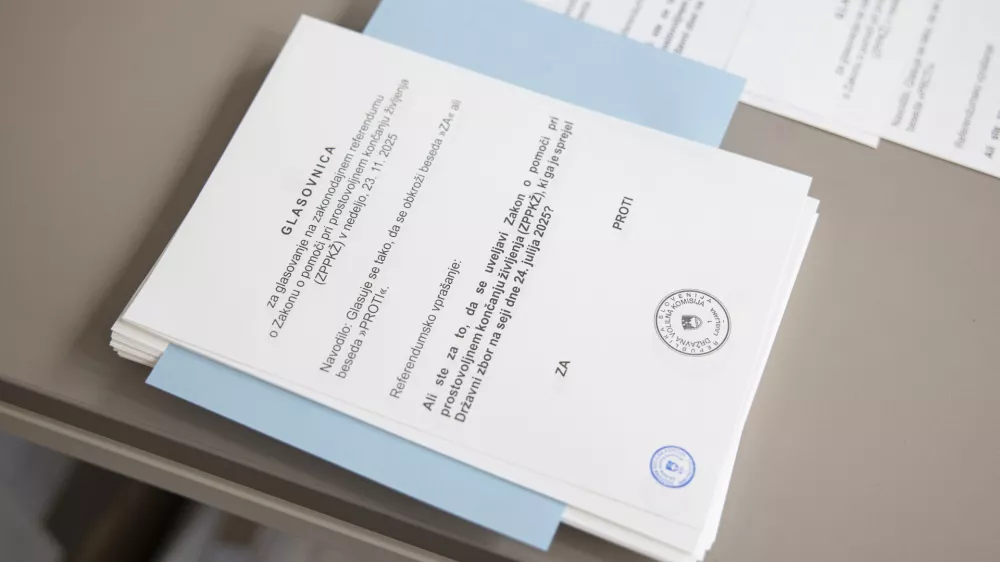 Ljubljana, UE Ljubljana.Predsednica DZ Urska Klakocar Zupancic je predcasno glasovala na referendumu o zakonu o pomoci pri prostovoljnem koncanju zivljenja.