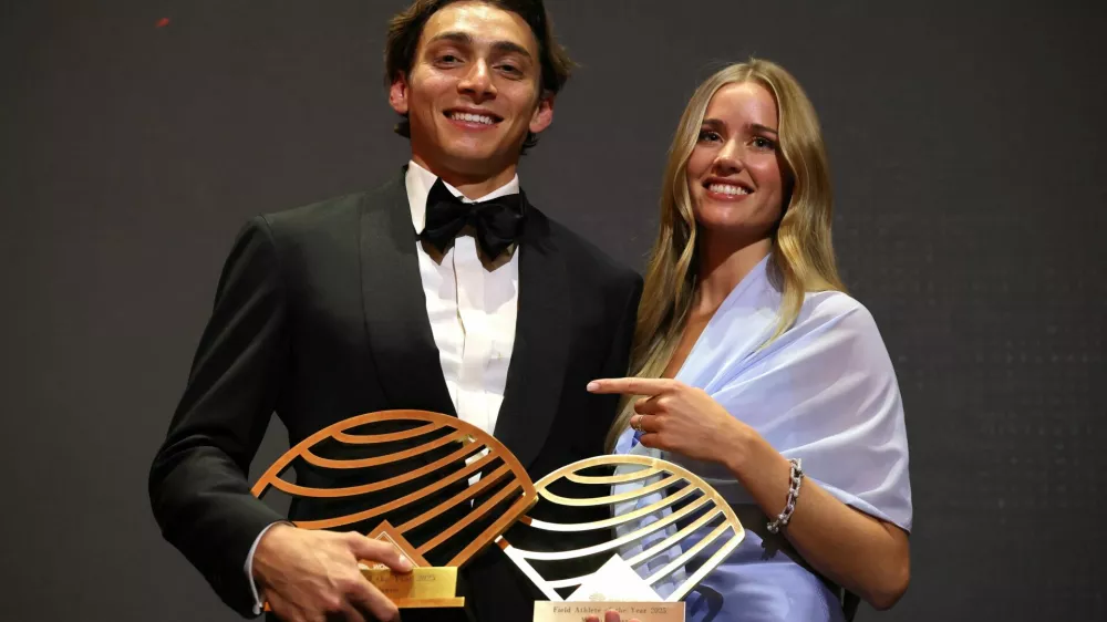 Athletics - 2025 World Athletics Awards - Monaco - November 30, 2025 Male Field Athlete and World Athlete of the Year winner Armand Duplantis poses with his partner Desire Inglander and the awards REUTERS/Manon Cruz