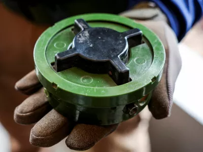 FILE PHOTO: A member of the Thailand Mine Action Center (TMAC) holds a PMN-2 mine during an inspection by diplomats from 33 countries following a ceasefire between Cambodia and Thailand, in Sisaket province, Thailand, August 16, 2025. REUTERS/Chalinee Thirasupa/File Photo