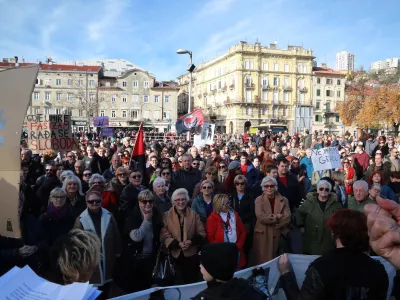 Protifašistično zborovanje na Reki v okviru pobude Združeni proti fašizmu.