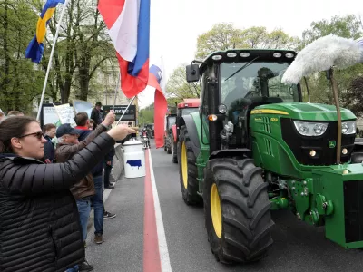 - traktorji - - 25.04.2023 – drugi protest kmetov pred poslopjem parlamenta v Ljubljani – protestni shod zaradi nezadovoljstva, vrste zahtev do kmetov in perečih težav v kmetijstvu - Sindikat kmetov Slovenije -//FOTO: Tomaž Skale