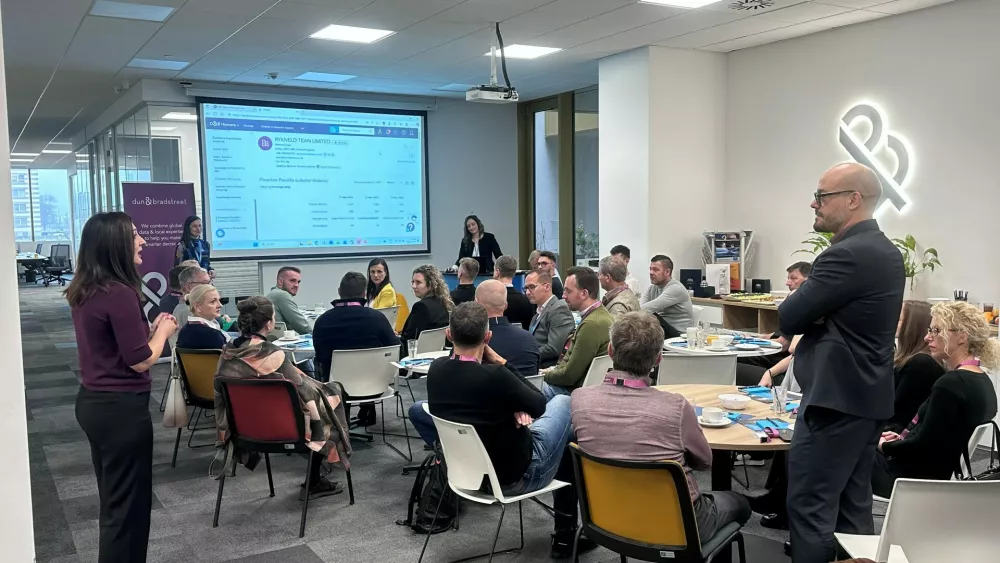 »Naše sodelovanje z Dun & Bradstreet in D&B Hoovers nas vsak dan spominja na izjemno misel Helen Keller: »Sami lahko naredimo tako malo; skupaj lahko naredimo veliko.« Združitev našega strokovnega znanja in njihovega poglobljenega poznavanja trga je ustvarila izjemno močno sinergijo. To ni zgolj poslovni odnos, temveč pristno strateško partnerstvo, ki množi naše zmožnosti in omogoča naši ekipi doseganje mejnikov, ki daleč presegajo seštevek naših posameznih sposobnosti.« - Riccardo Frisinghelli, CEO, Energetik energija d.o.o. (Foto: Dun&Bradstreet)