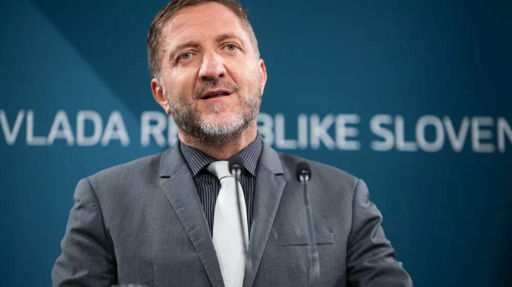 Ljubljana, vlada.Novinarska konferenca po redni tedenski seji vlade.Minister za finance Klemen Bostjancic.