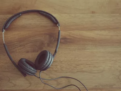 Slušalke simbolična fotografija