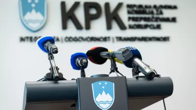 Ljubljana, prostori KPK.Izjava za medije namestnice predsednika Komisije za preprecevanje korupcije (KPK) Tine Divjak v zvezi z zahtevkom za revizijo javnega narocila za nakup helikopterjev.