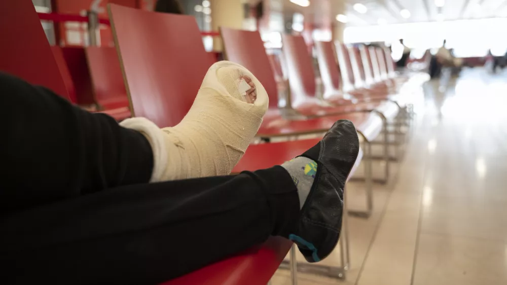 - simbolična fotografija - zdravstvo - poškodba - zlom - mavec - gibsPacienti- 15.2.2024 - UKC Ljubljana - Urgenca// FOTO: Nik Erik Neubauer / Foto: Nik Erik Neubauer