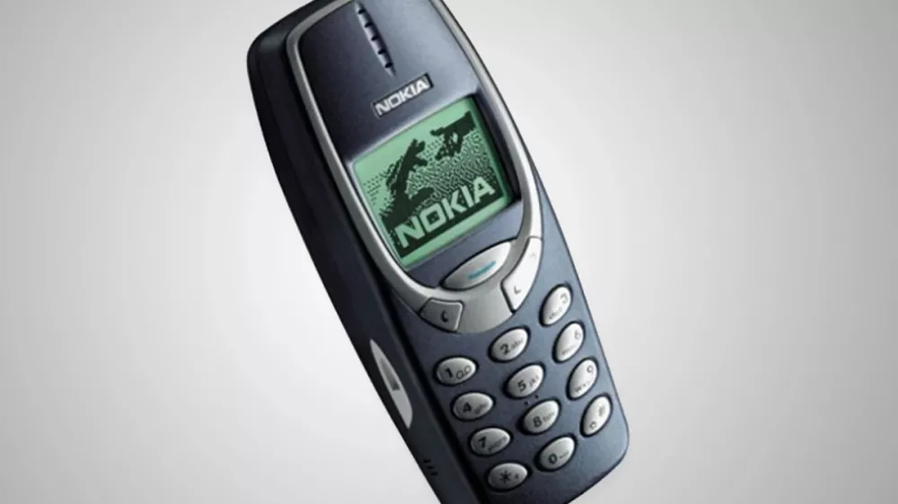 Nokia 3310 je še vedno znana po dobri bateriji. Foto: zajem zaslona