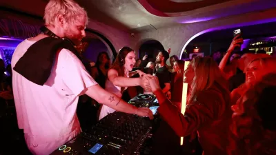 MIAMI BEACH, FLORIDA - DECEMBER 02: (L-R) Tucker Halpern and Sophie Hawley-Weld of Sofi Tukker perform during Ocean Drive Art Of The Party 2025 at Harbour Club on December 02, 2025 in Miami Beach, Florida. Frazer Harrison,Image: 1056157580, License: Rights-managed, Restrictions:, Model Release: no