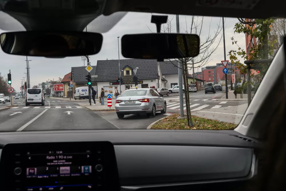 Z inštruktorjem v avtu: kje v Ljubljani naredijo vozniki največ napak?