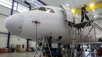 ﻿- 15.12.2016 - Adria Airways Tehnika, vzdrževanje letal d.d., Zgornji Brnik, ///FOTO: Luka Cjuha.OPOMBA: DNEVNIKOV OBJEKTIV - REPORTAŽA 2016 -.