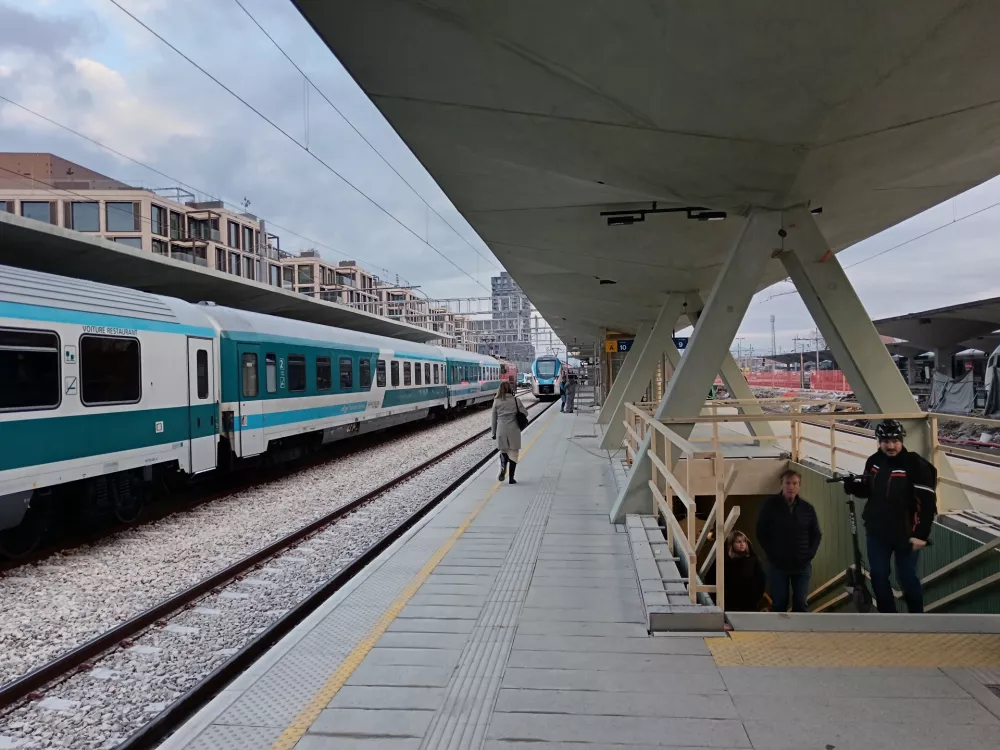 Novi peroni Železniške postaje v Ljubljani, severni del, zaključek prve faze gradnje. Foto: Jan Konečnik