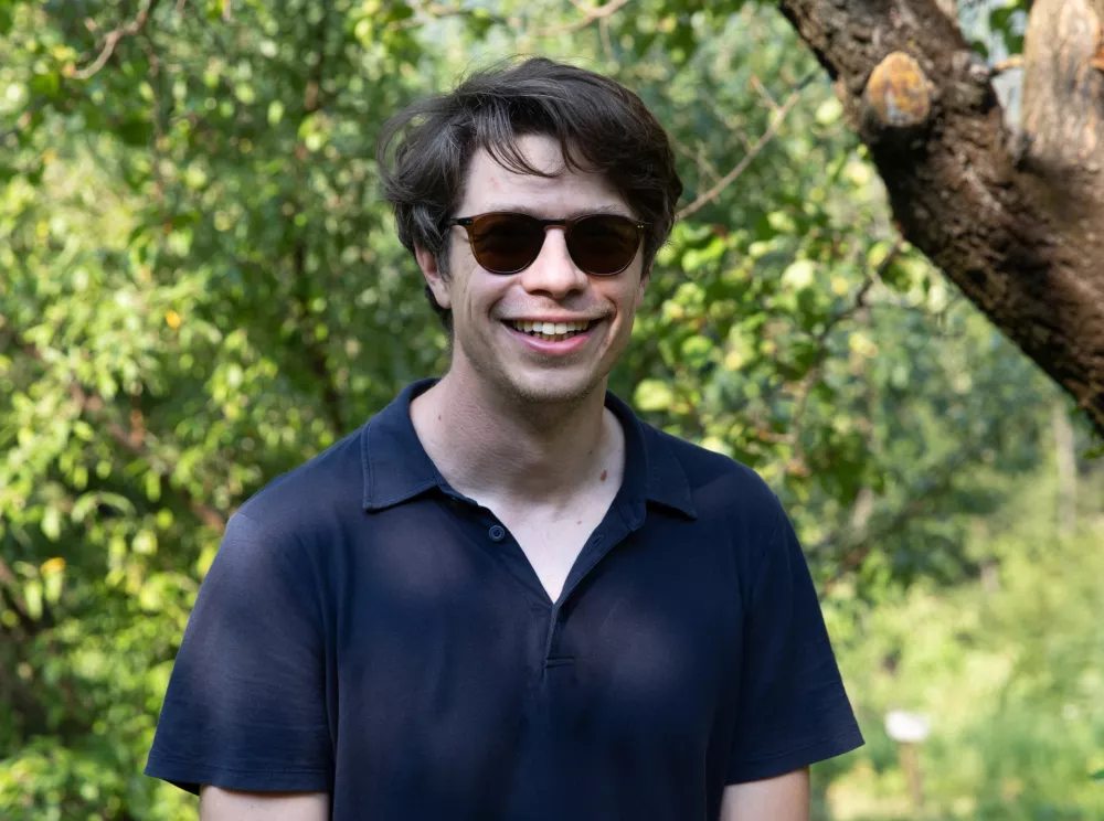 Gregor Božič: Popolnoma smo se podredili diktatu globalnega trga, ki upošteva samo velikost, videz in dolgotrajnost plodov na policah trgovin, nič od tega pa nima veze ne z zdravim ne z okusnim sadjem. F Jaka Jeraša