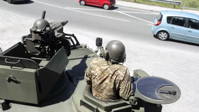 ﻿- oklepno reševalno vozilo ST Ravne LKOSV Valuk - 23.07.2019 - Slovenska vojska (SV) v pomoč Policiji pri varovanju državne meje dodatno napotuje 35 pripadnikov, ki so okrepili vrste Policije na širšem območju Policijske uprave Koper. //FOTO: Jaka Gasar