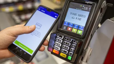 ﻿- mobilna banka - POS terminal - 07.06.2019 – Mobilni GSM telefon – negotovinsko plačevanje z mobilno aplikacijo - plačilna transakcija //FOTO: Matjaž Rušt / Foto: Matjaž Rušt