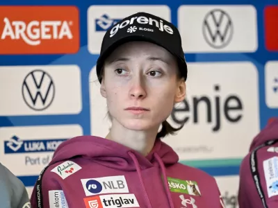 Nika Prevc02.12.2025 Novinarska konferenca moške in ženske članske reprezentance Slovenije po vrnitvi s skandinavske turneje - smučarski skakalciFoto: Nik Erik Neubauer