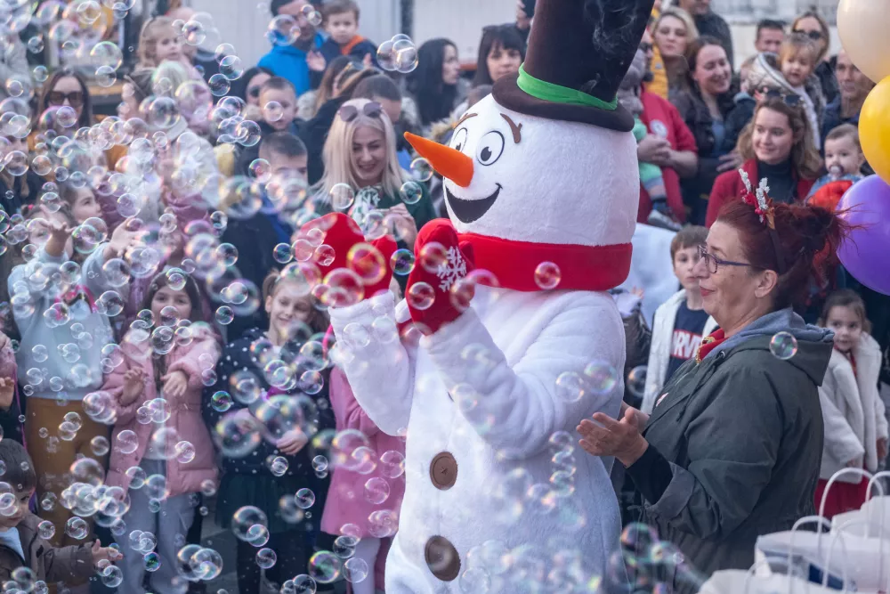 Makarski advent pogosto imenujejo največji mali advent v Dalmaciji, predvsem zaradi bogatega programa za otroke. TZ Makarska