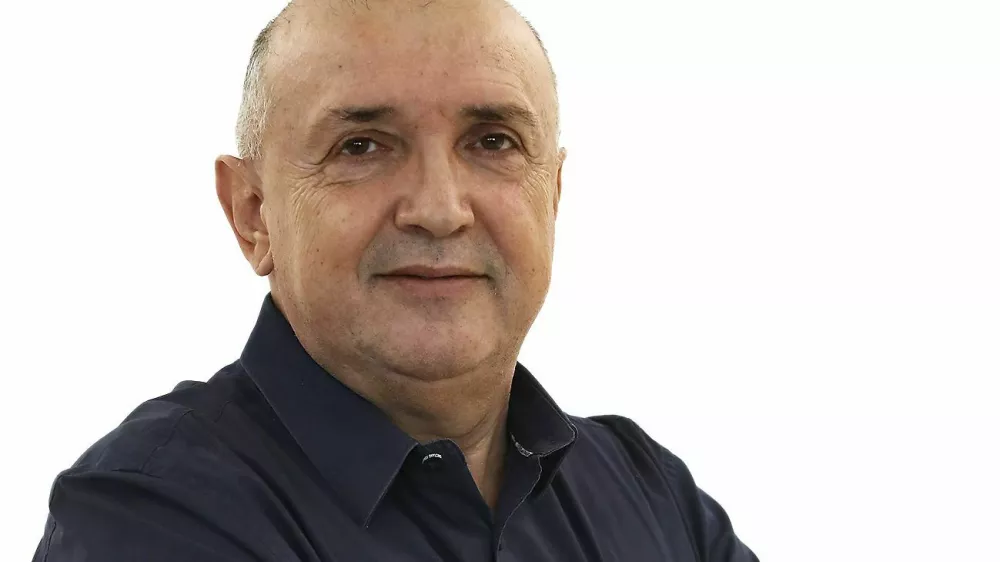 Darijan Košir- Redakcija Dnevnik 2024 - portreti za komentarje in kolumne - kolumnisti - komentatorji – novinarji - portret //FOTO: Luka Cjuha / Foto: Luka Cjuha