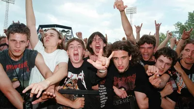 Mladi na koncertu Metallice leta 1999. / Foto: Matej Povše/dokumentacija