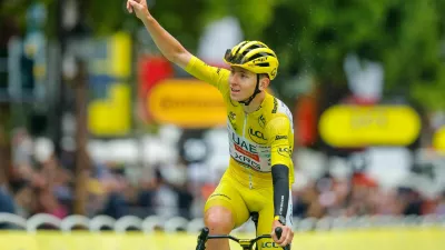 Francija, Pariz.Kolesarska dirka po Franciji, 21. etapa: Mantes-la-Ville - Pariz (132,3 km).Zmagovalec dirke po Franciji Tadej Pogacar.