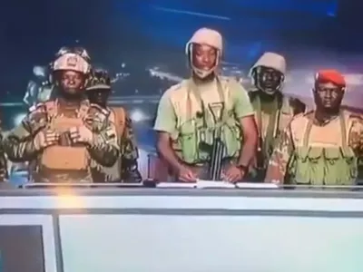 vojaki na državni televiziji v Beninu so razglasili državni udar