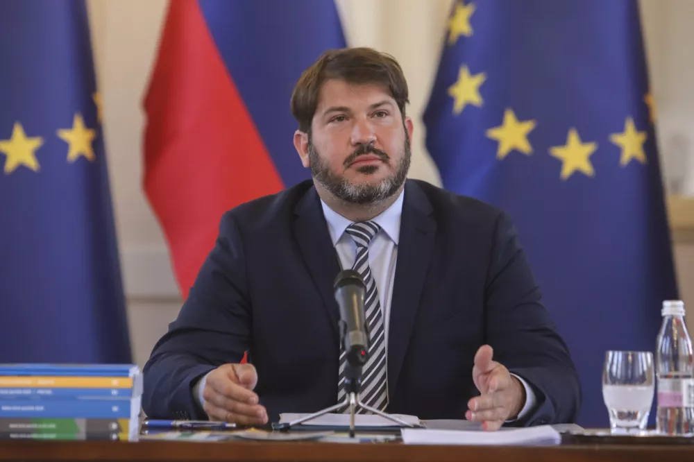 Po 15 letih odpustek kršiteljem še za dve leti?