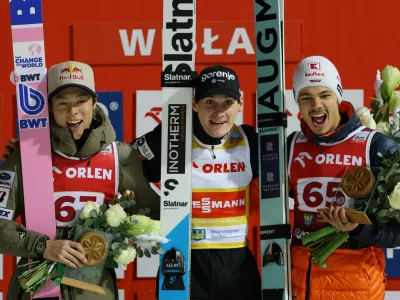 Domen Prevc do obeh zmag po pravi drami