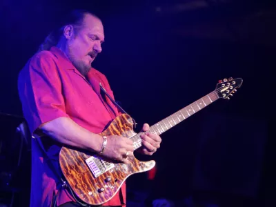 Steve Cropper je bil človek iz ozadja, instrumentalist, ki ni nikdar pel. F Getty Images