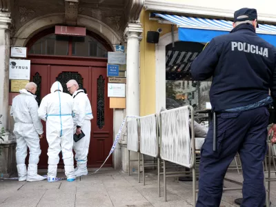 6.12.2025.., Rijeka - U stubistu zgrade Trga Republike Hrvatske broj 2 pronadjena je tesko ozlijedjena zena koja je preminula i muskarac s ozlijedama vrata. Photo: Nel Pavletic/PIXSELL