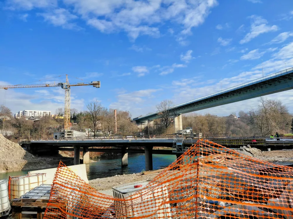 Naložbe v šolstvo in infrastrukturo